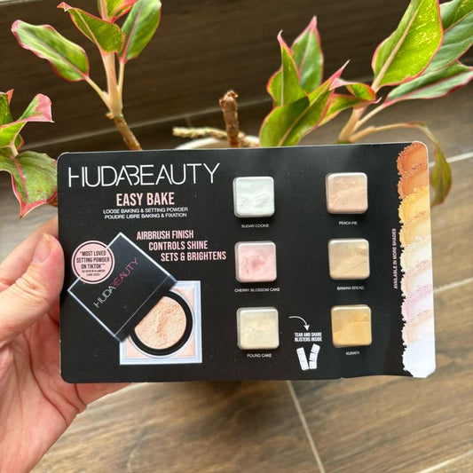 Huda Beauty – Easy Bake Blurring Loose Baking & Setting Powder